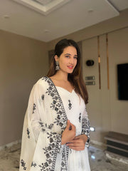 Elegant Embroidered Georgette Kurta Set