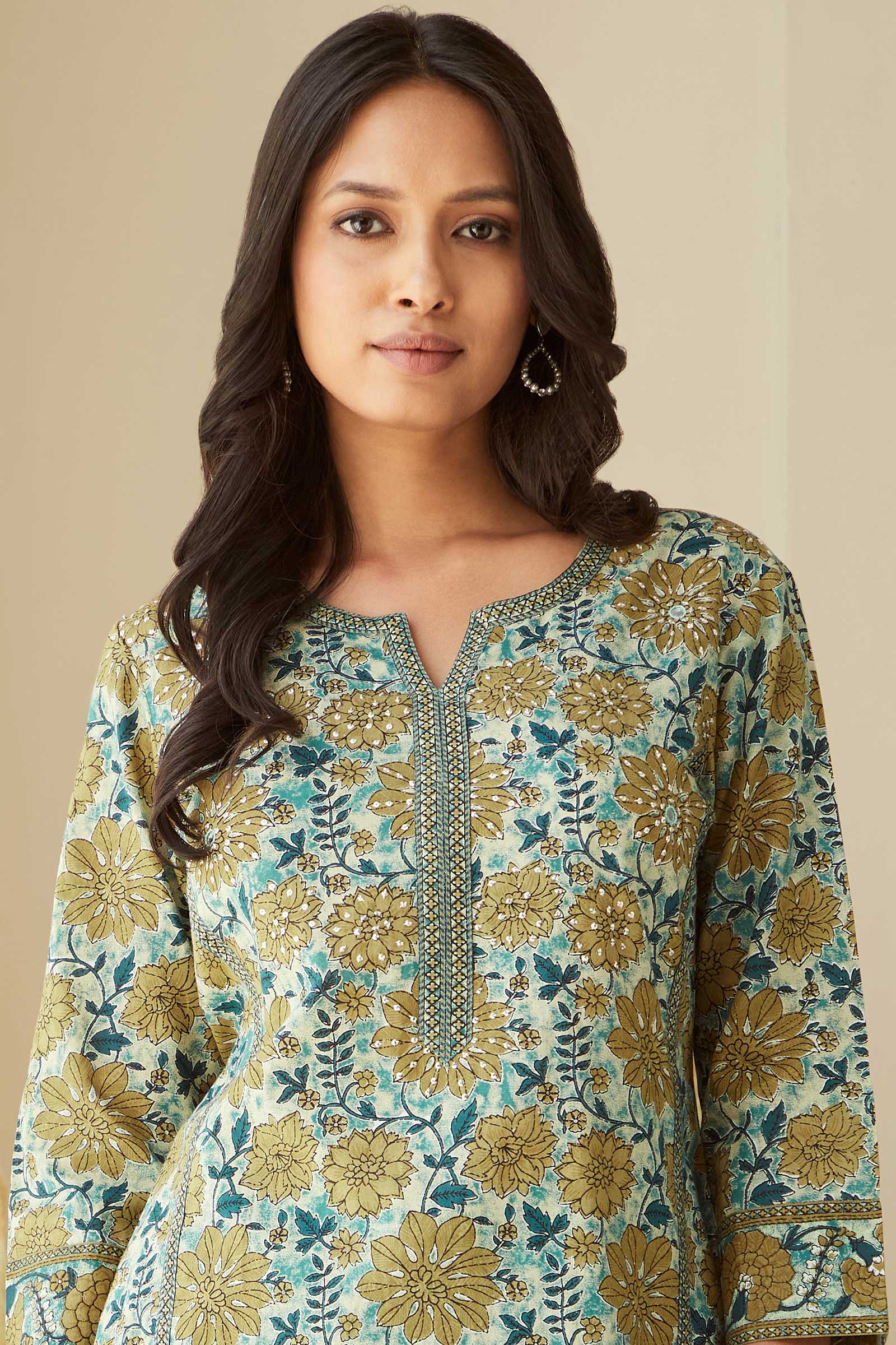 Gauhar Nida Kurta