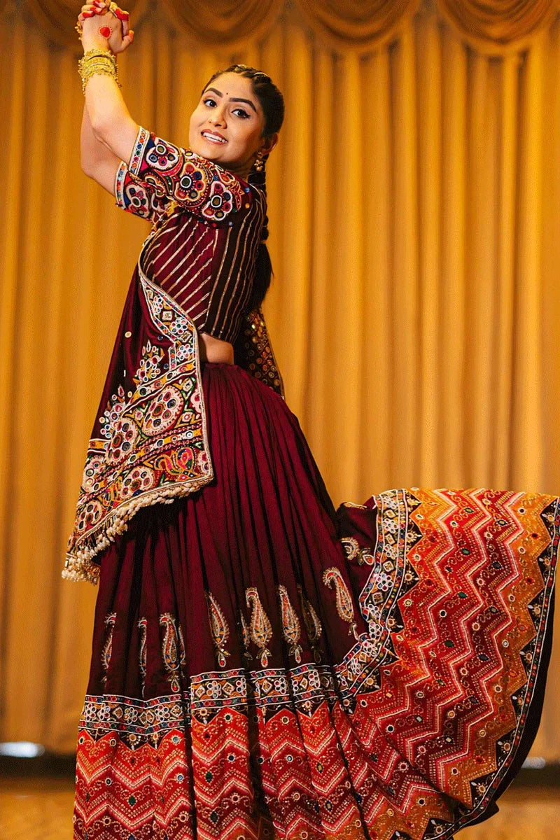 Gujarati Singer Gita Rabari Gamthi Work Chaniya Choli For Navratri