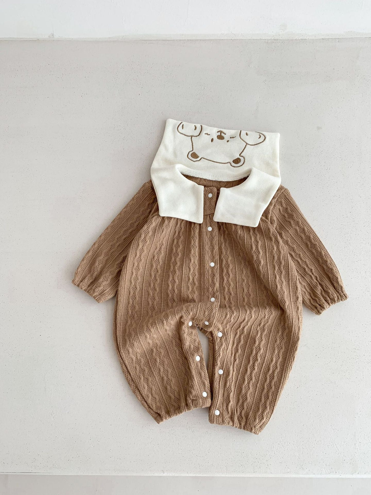 Back Neck Embroidered Baby Onesies – Soft Cotton Bodysuit for Newborns and Infants
