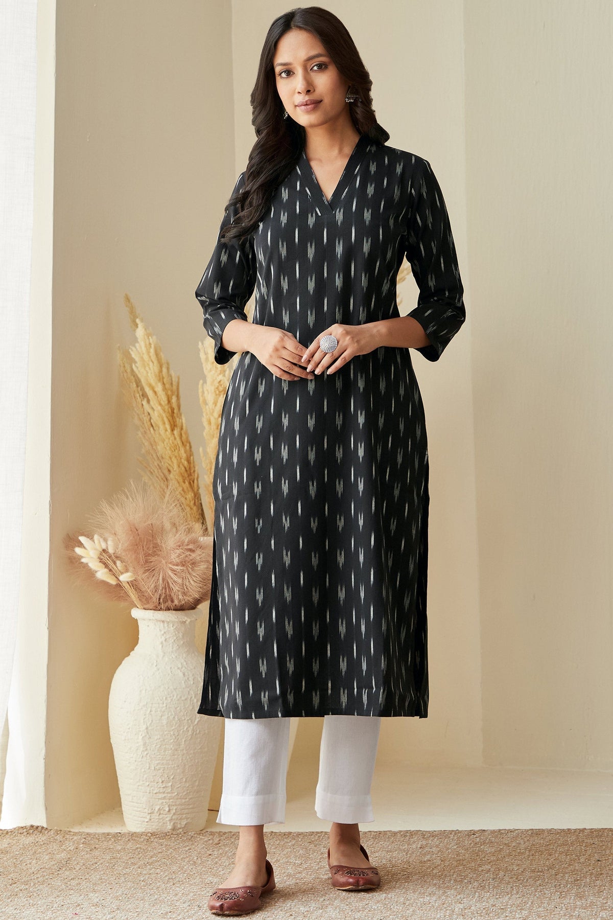 Naadirah Anya Black Ikat Kurta