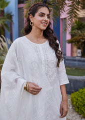 Raagini Kurta in Off White – Embroidered Elegance Inspired by Lucknowi Craftsmanship