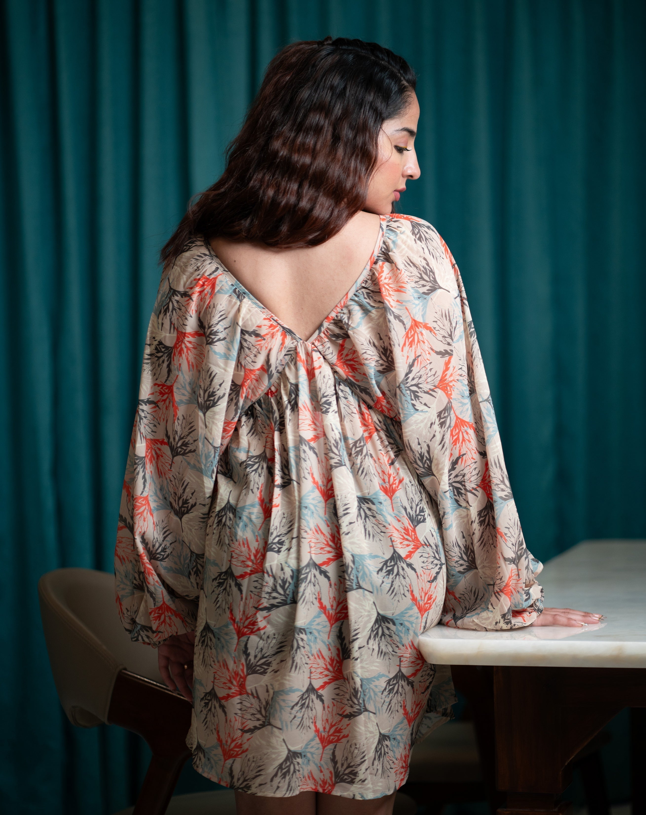 Puffy Charm Dress – Effortless Elegance in Leaf Print