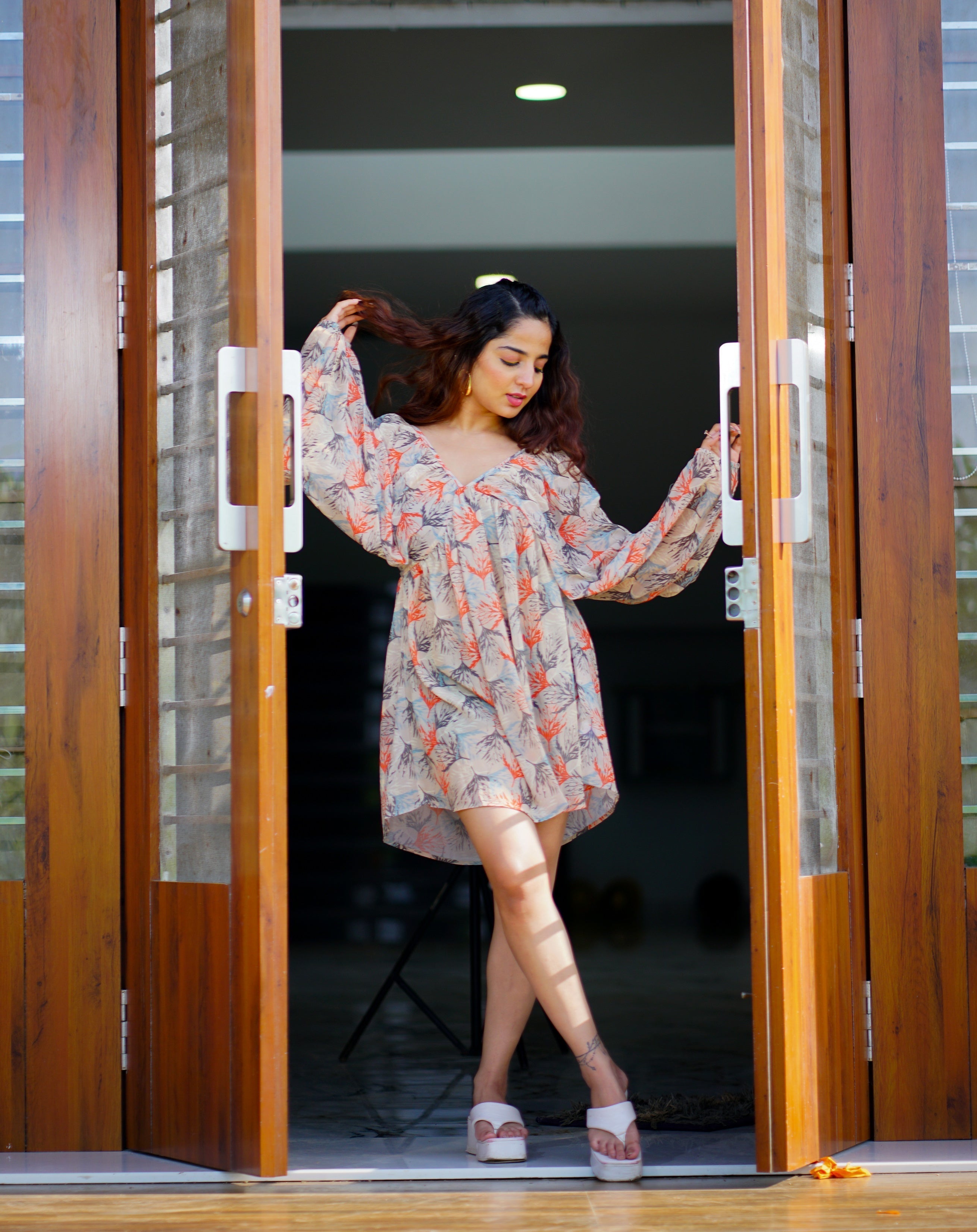 Puffy Charm Dress – Effortless Elegance in Leaf Print