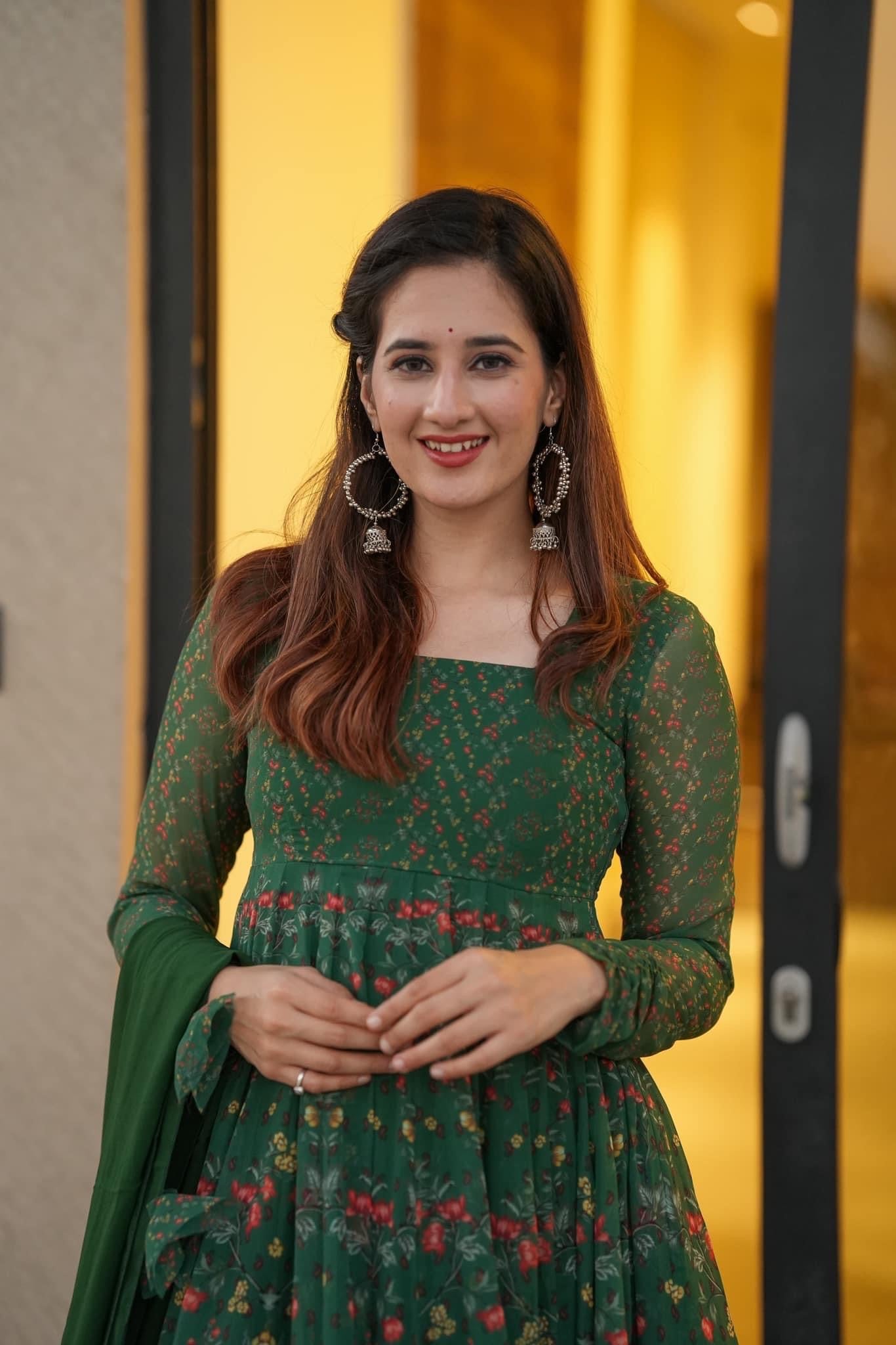 Elegant Georgette Kali-Cut Kurta Set with Cotton Pants & Dupatta