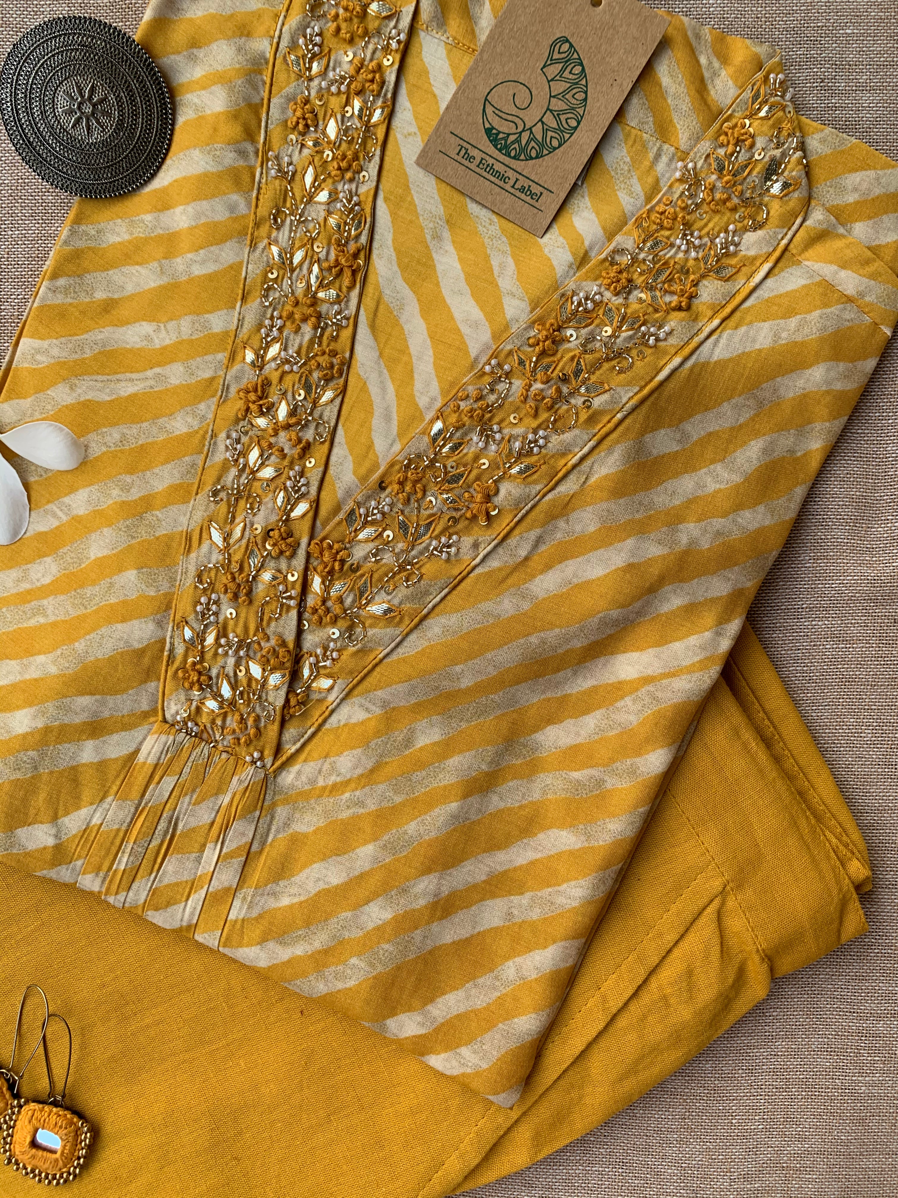 "Ubtan" Hand Embroidered Muslin Kurta Set(2pc)