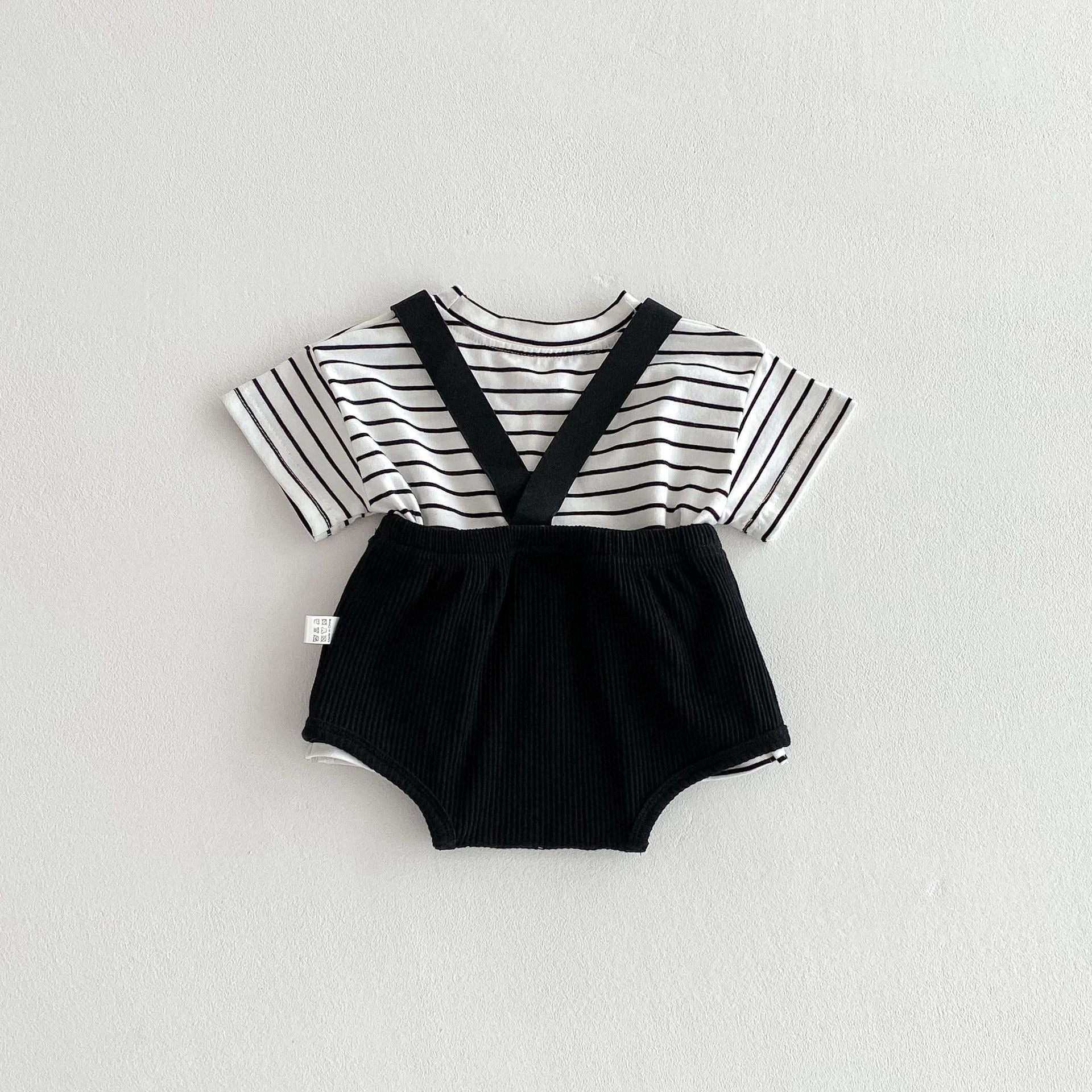 Mini Classic Suspender Boys Cotton Blend Romper Set – Stylish Infant Outfit with Suspenders