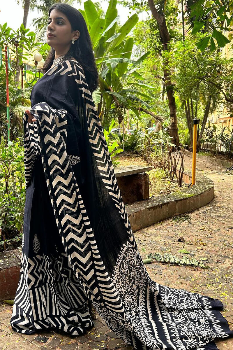Black Mul Cotton Digital Printed Saree With Pocket