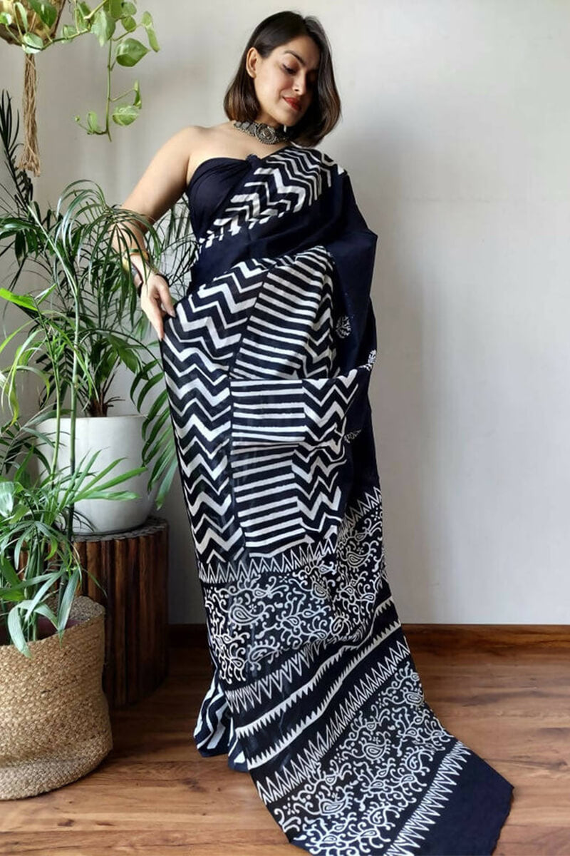 Black Mul Cotton Digital Printed Saree With Pocket