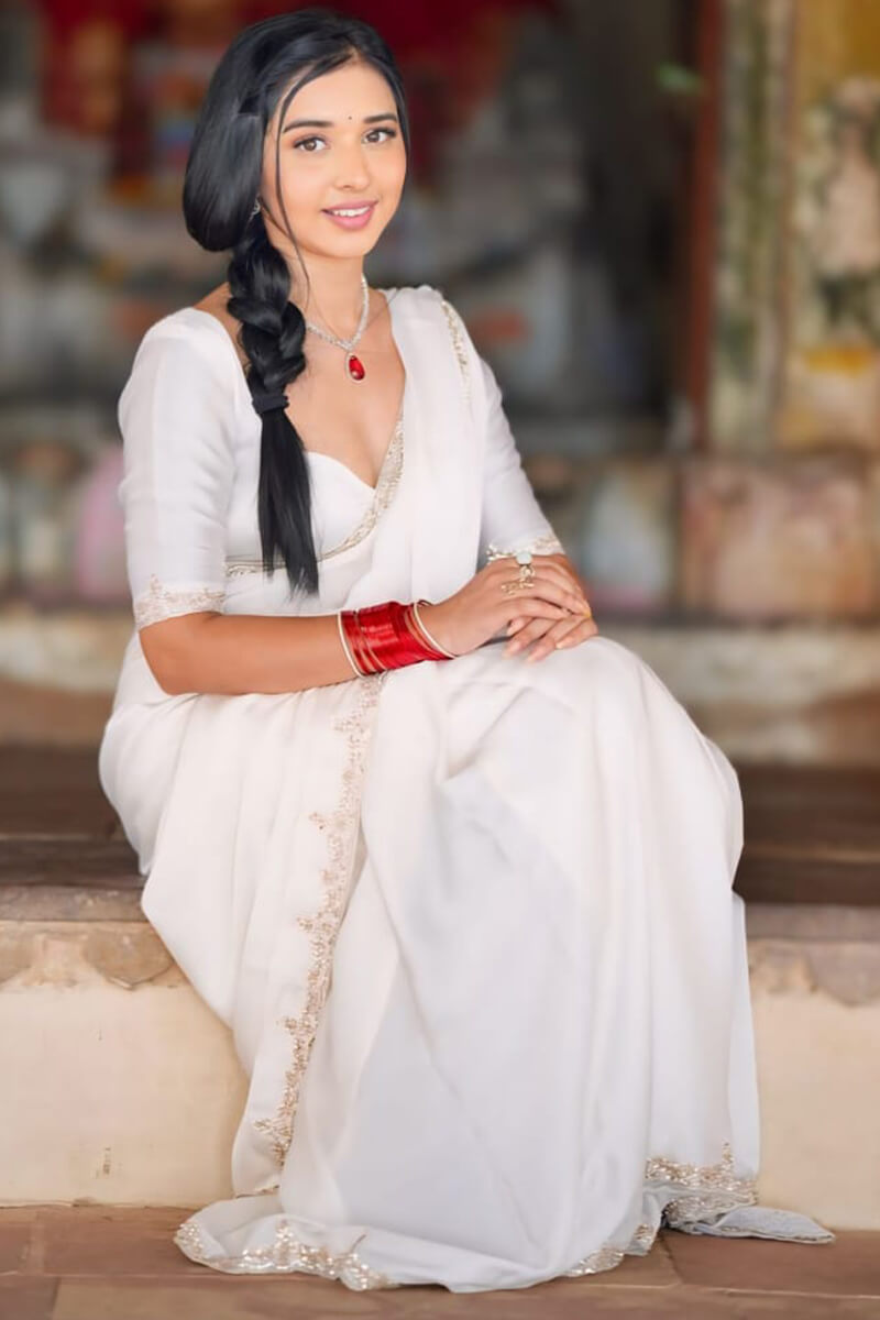 Elegant White Rangoli Silk Saree with Embroidered Border