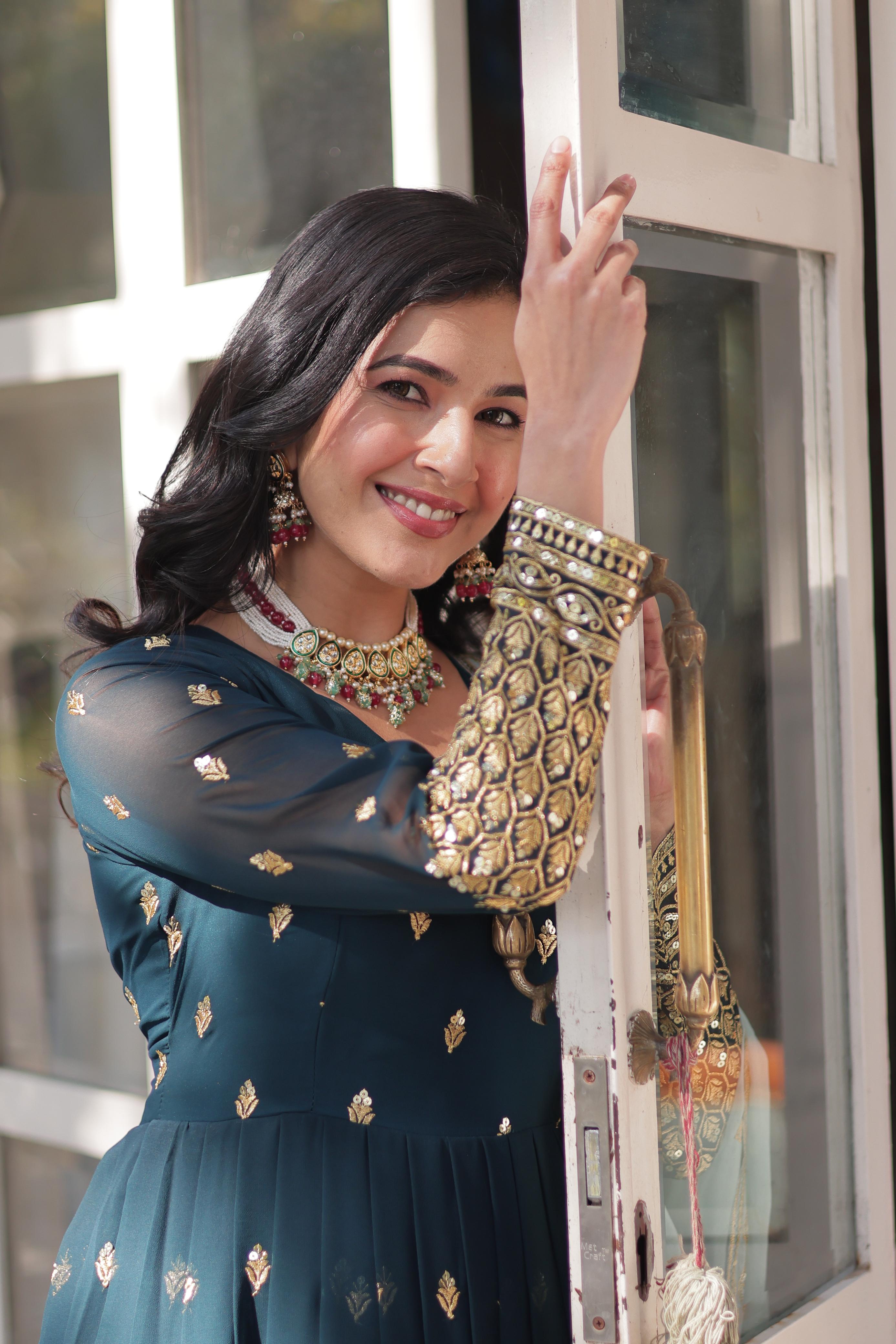 Faux Blooming Embroidered Kurta Set with Tabby Silk Dupatta