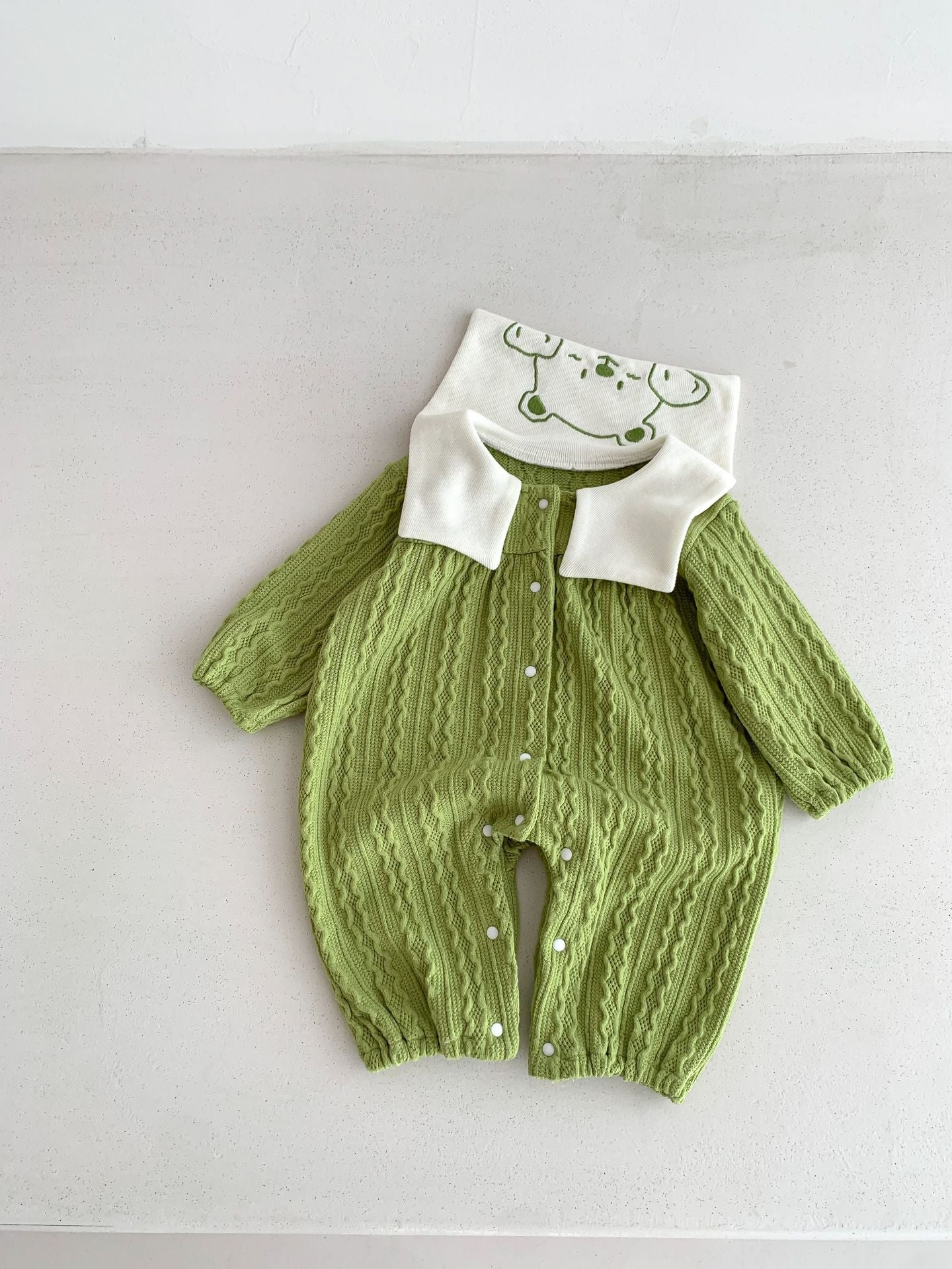 Back Neck Embroidered Baby Onesies – Soft Cotton Bodysuit for Newborns and Infants