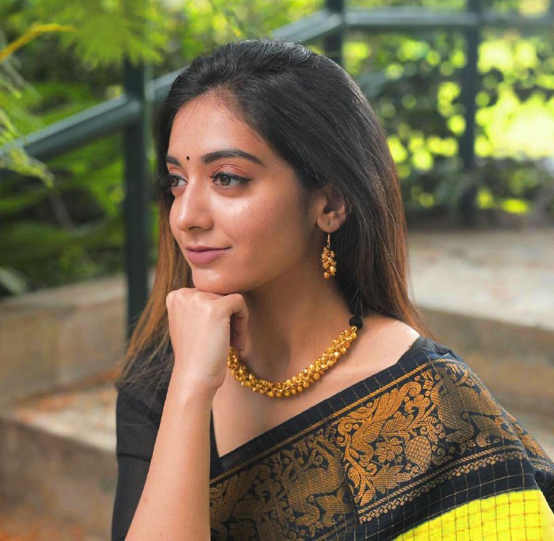 Yellow & Black Chex Printed Solid Jacquard Soft Silk Saree