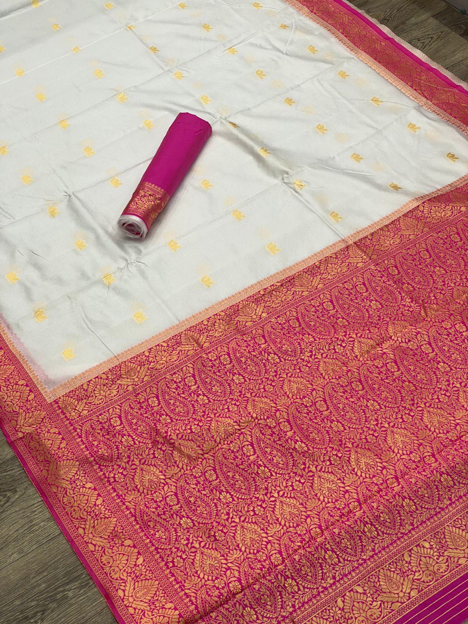 White Golden Zari Weaving Soft Silk Kanjivaram Saree