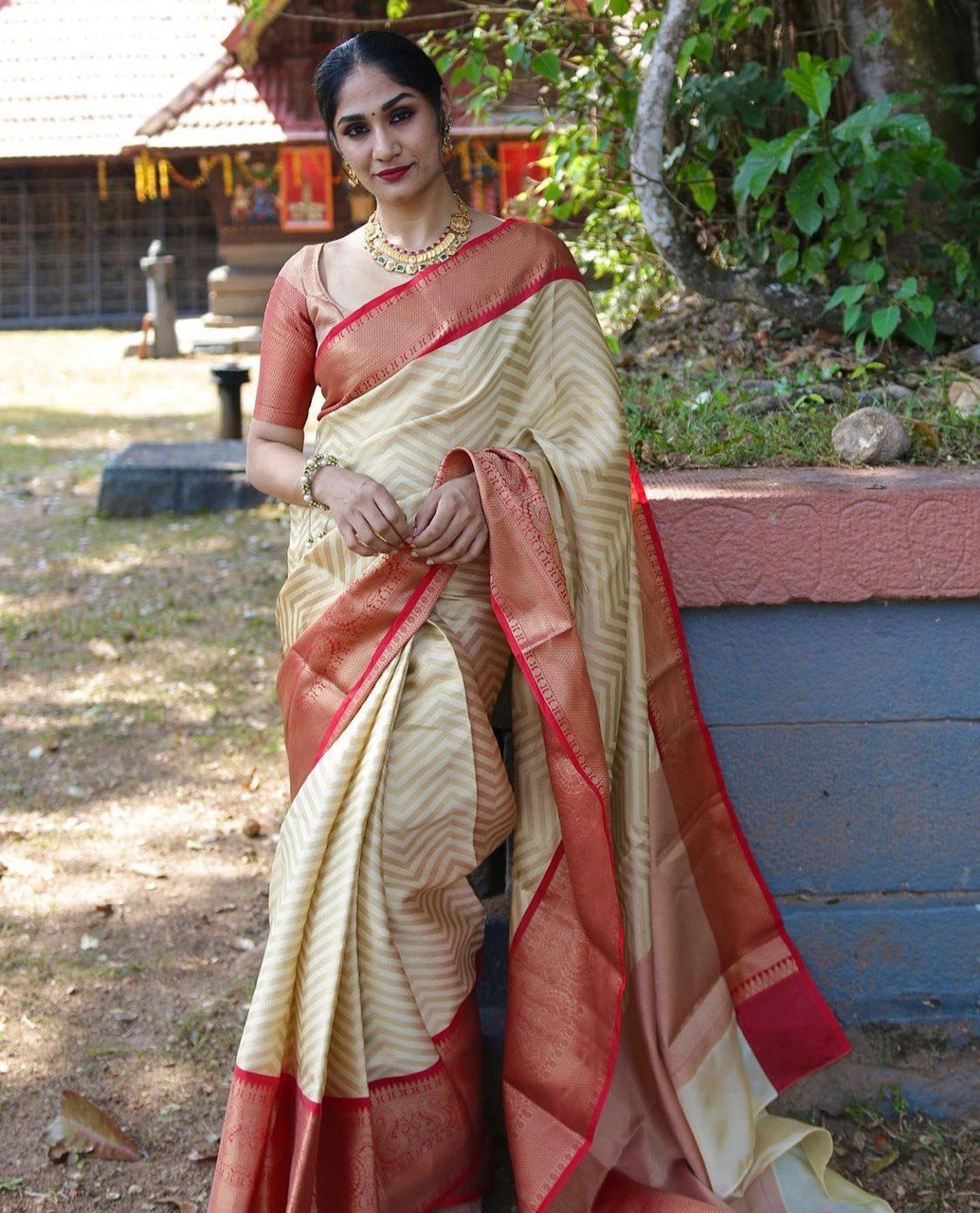 Zigzag Pattern Woven Design Kanjivaram Pure Silk Saree