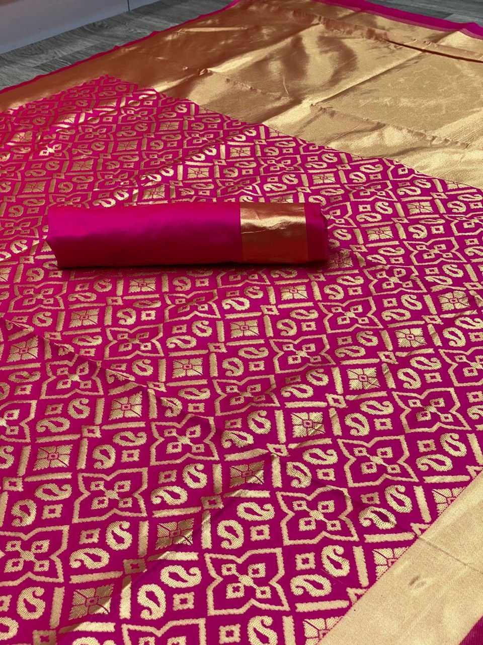 Zari Woven Traditional Soft Silk Jacquard Saree