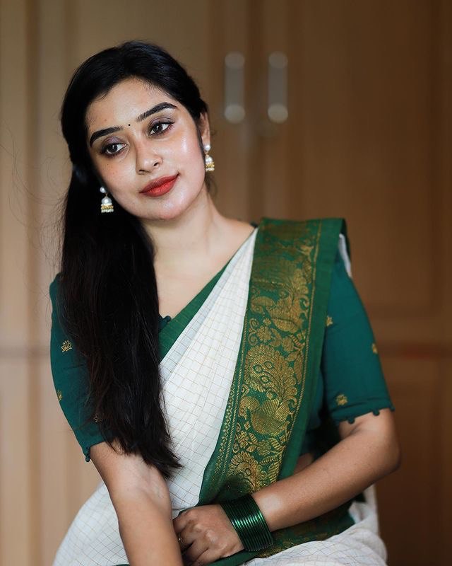 White Pooja Special Lichi Silk Banarasi Kanjivaram Saree