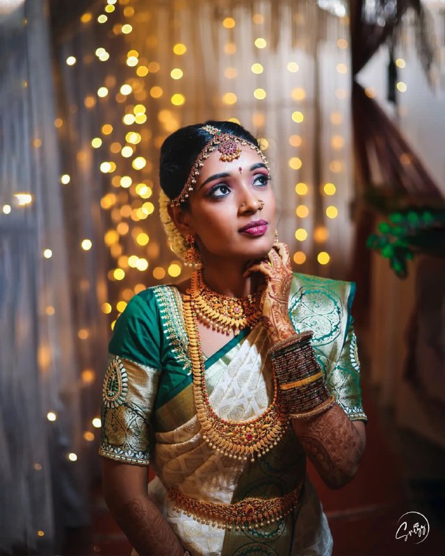 White Pure Silk Banarasi Saree with Kadwa Technique